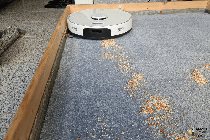 Der Roborock S7 Pro Ultra Saugroboter reinigt entlang der Leisten